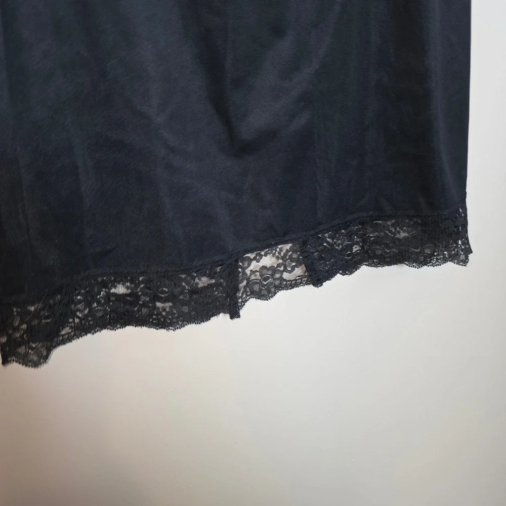 Vintage Black Lace Trim Half Slip Elastic Waist Mid-Length Made in USA RN 15411 - Picture 3 of 7